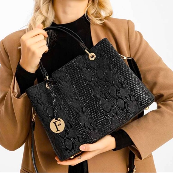 SHEIN Handbags - BLACK CROC 🐊 EMBOSSED TOTE BAG